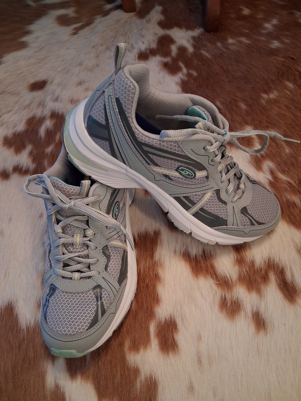 Dr Scholl's Gray Mesh Athletic Walking Sneakers - Light Mint Accent 8.5